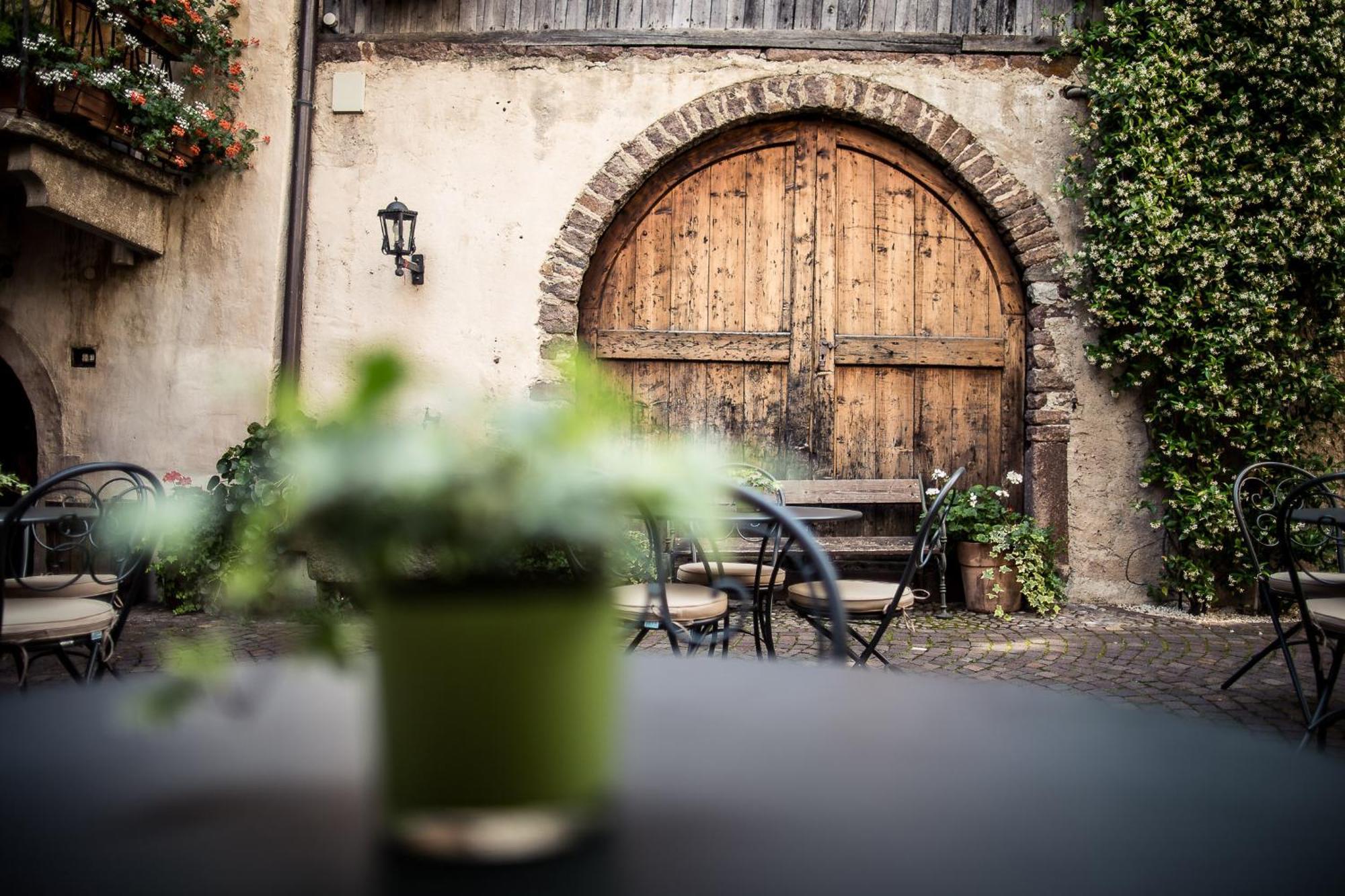 Romantik Hotel Jagdhof Caldaro Luaran gambar