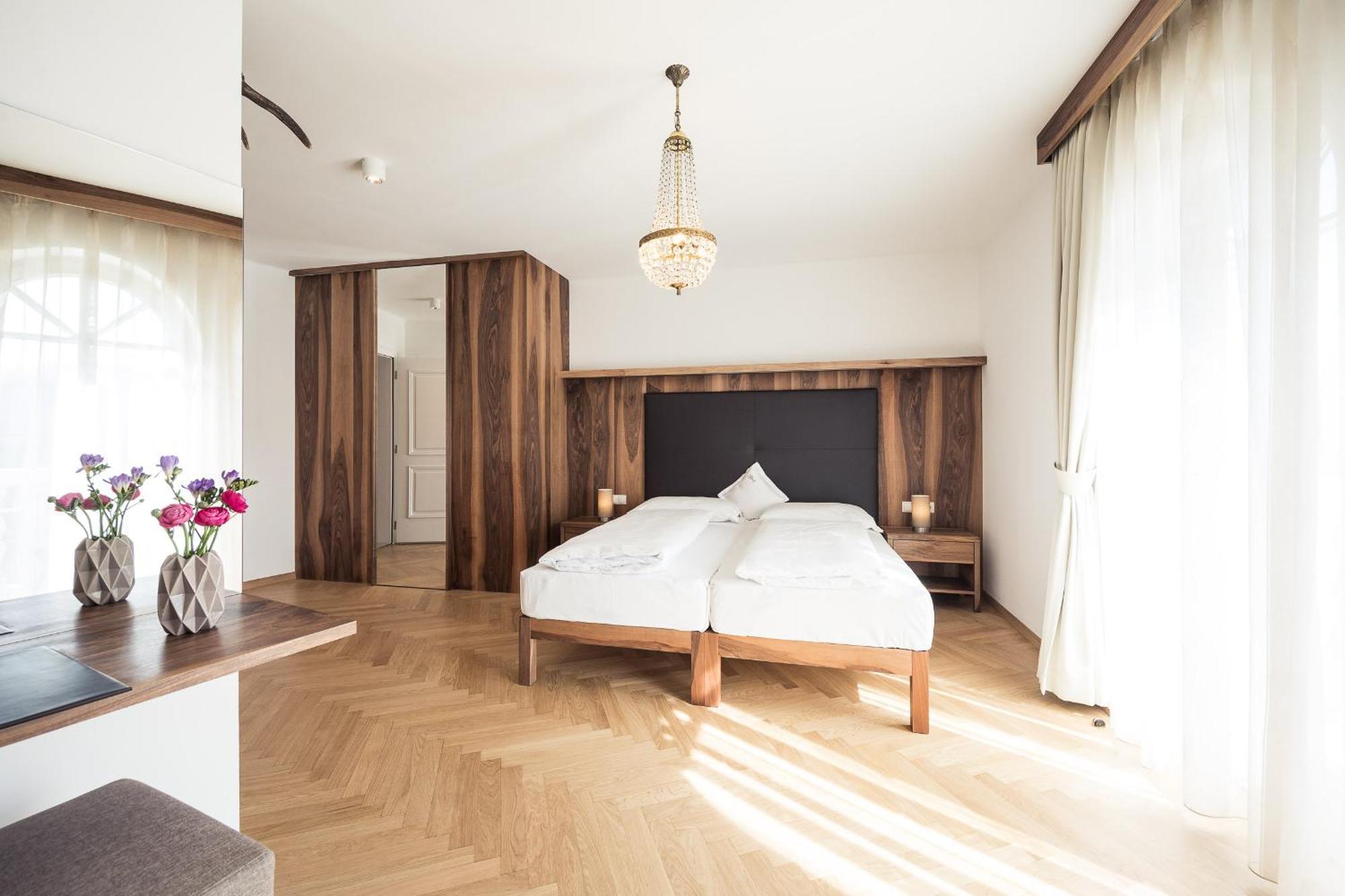 Romantik Hotel Jagdhof Caldaro Luaran gambar