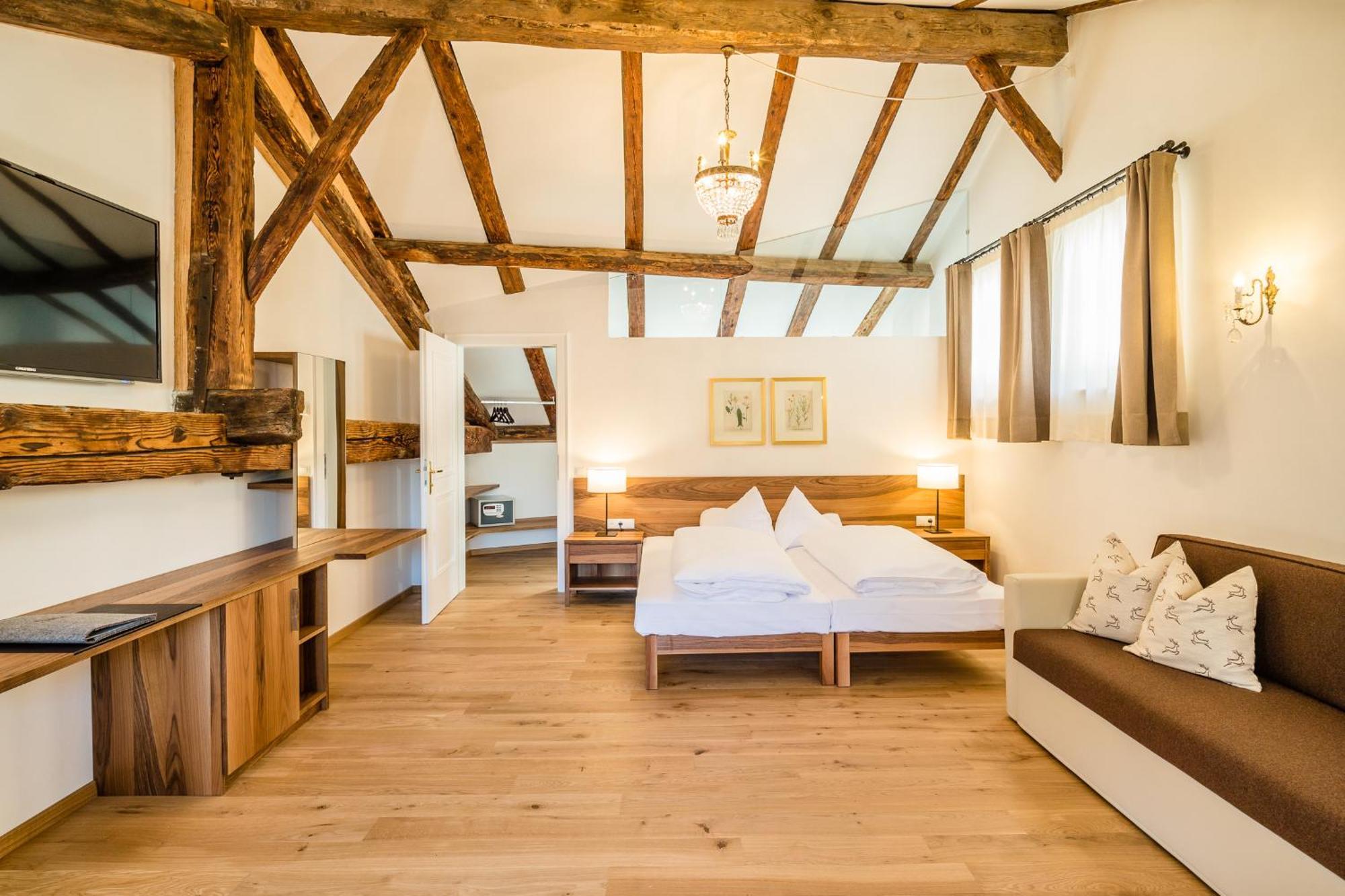Romantik Hotel Jagdhof Caldaro Luaran gambar