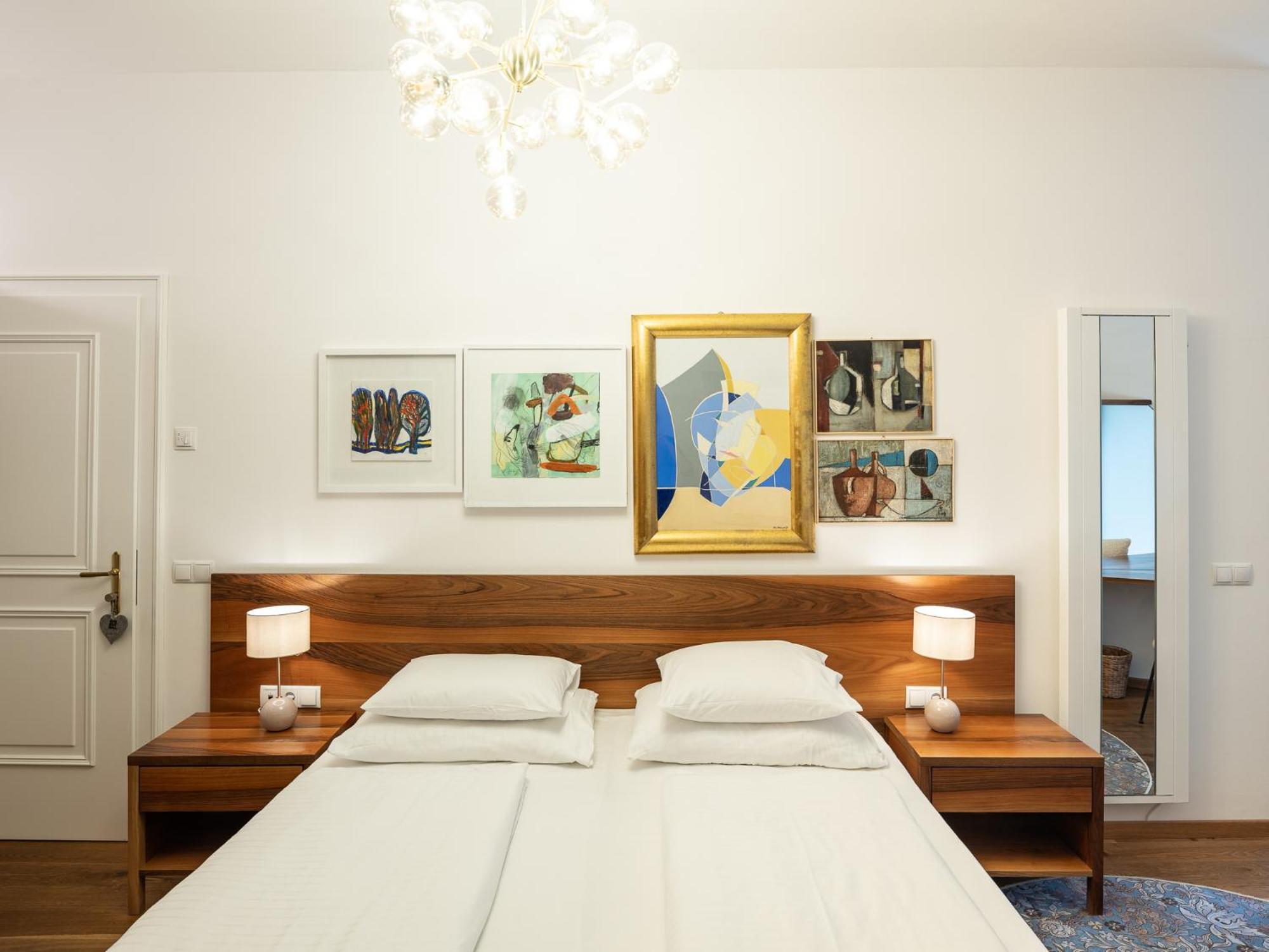 Romantik Hotel Jagdhof Caldaro Luaran gambar