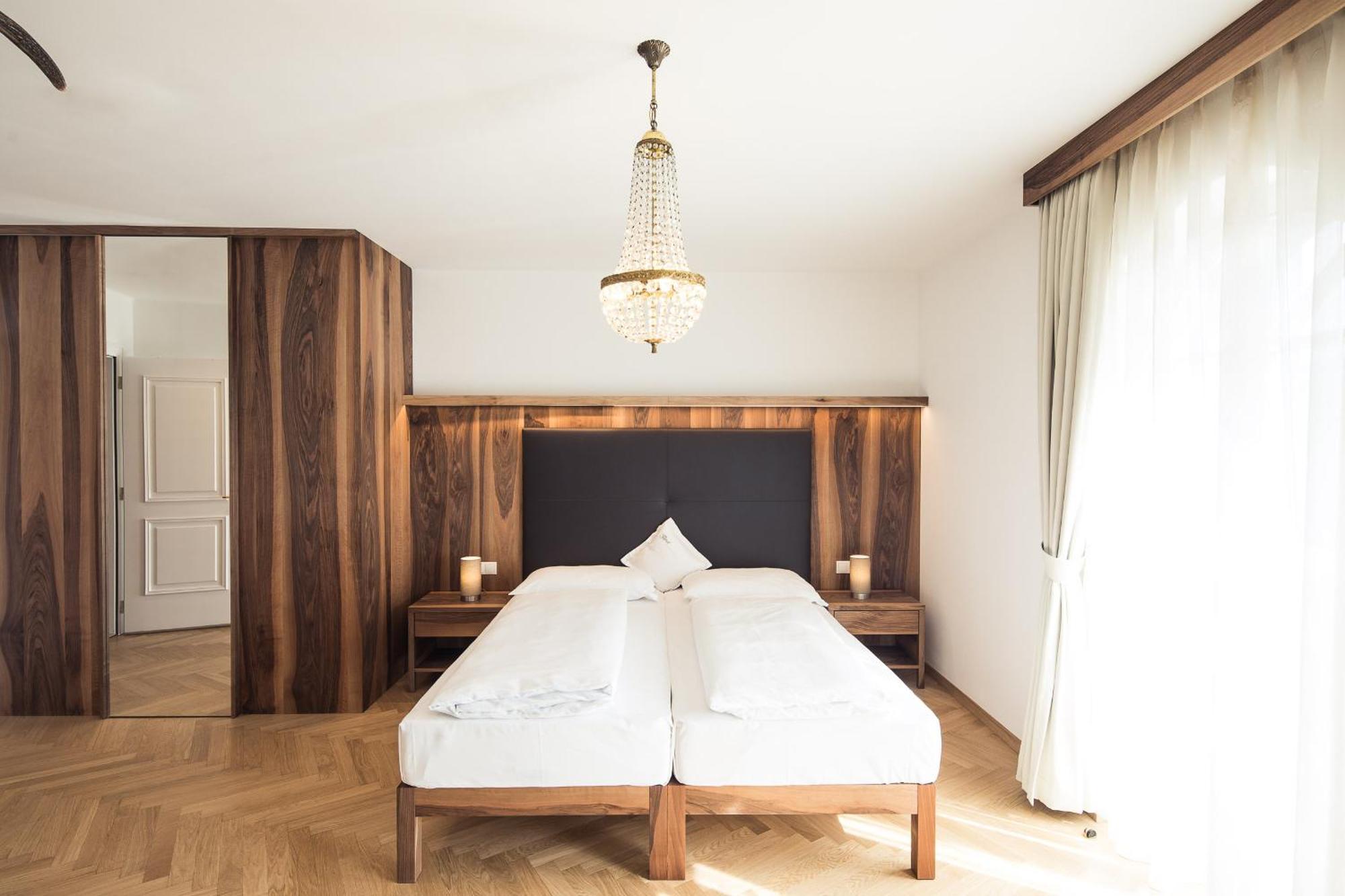 Romantik Hotel Jagdhof Caldaro Luaran gambar