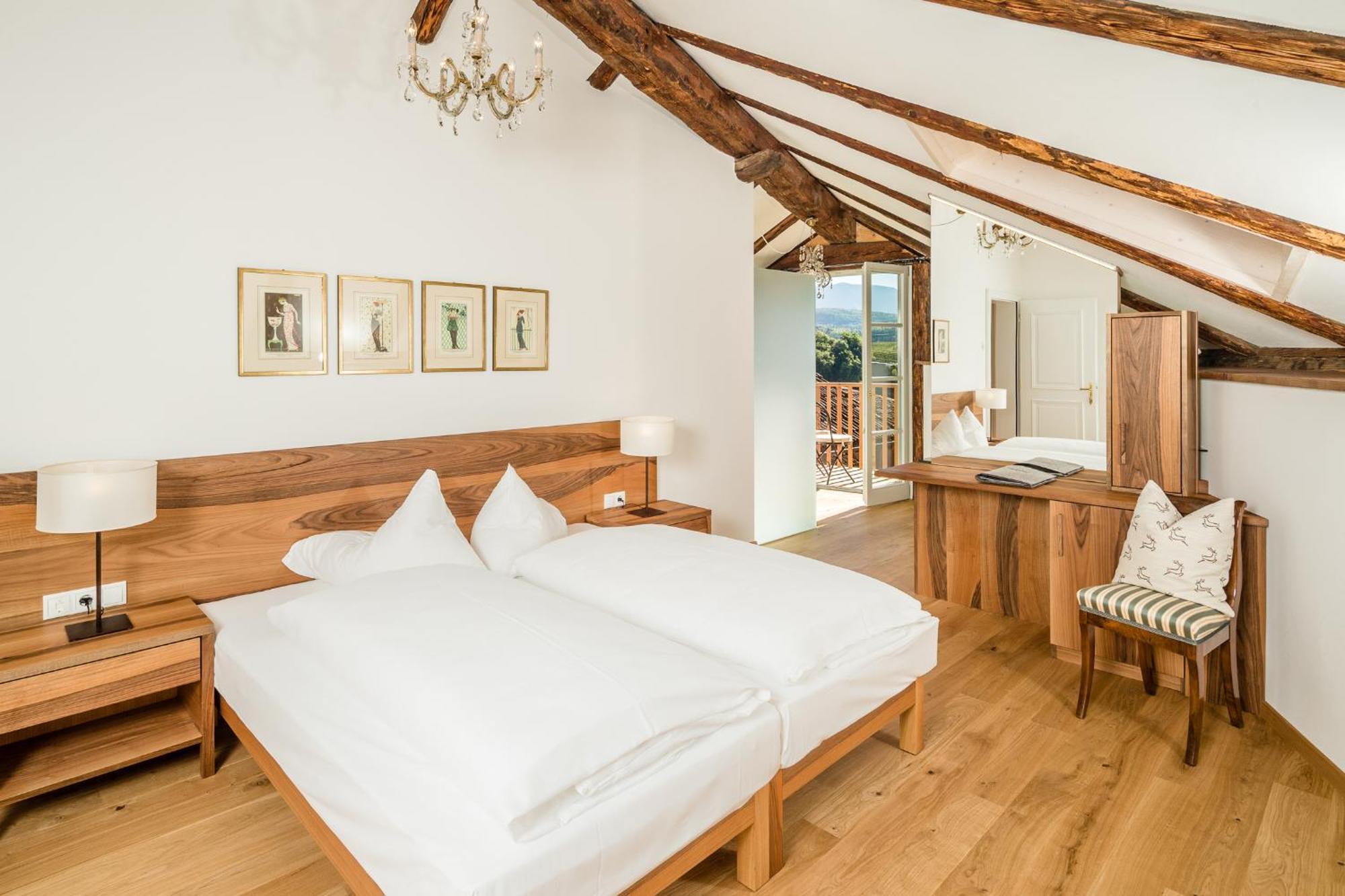 Romantik Hotel Jagdhof Caldaro Luaran gambar