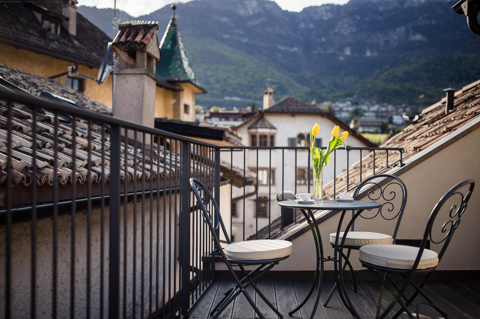 Romantik Hotel Jagdhof Caldaro Luaran gambar